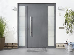 Votre nouvelle porte d’entrée doit être originale. Elle doit... Votre nouvelle porte d’entrée doit être originale. Elle doit convenir au style de votre maison et ainsi témoigner de votre goût. Mais elle doit également satisfaire à un niveau de sécurité élevé et...