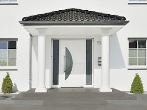 Votre nouvelle porte d’entrée doit être originale. Elle doit... Votre nouvelle porte d’entrée doit être originale. Elle doit convenir au style de votre maison et ainsi témoigner de votre goût. Mais elle doit également satisfaire à un niveau de sécurité élevé et...