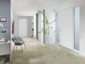 Aperçu de vos avantages :
Sécurité CR3 de série et... Porte d’entrée ThermoSafe combinée à des portes d’intérieur affleurantes
