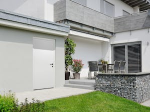 Ganz gleich ob Neubau oder Modernisierung, Hörmann bietet... Ganz gleich ob Neubau oder Modernisierung, Hörmann bietet Ihnen für jeden Bereich des Hauses die richtige Tür. Ob Sicherheitstüren für den Keller oder Garageneingang, feuerhemmende Türen für den...