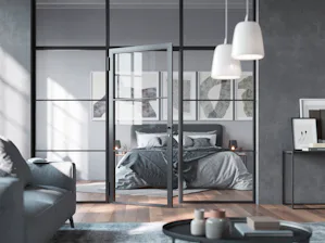 Drehflügeltüren Einflüglige Hörmann Lofttür mit Seitenteilen und Oberlichtern zwischen Schlafzimmer und Wohnzimmer.