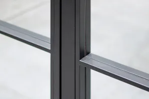 Frame detail Stalen Binnendeur | Hörmann Ingezoomde foto op het stalen frame van een stalen deur van Hörmann