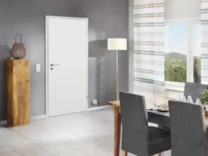 Sie legen in Ihrem Zuhause viel Wert auf den... Gefälzte Holztür ProLine, Duradecor Weißlack, Drücker Linea Edelstahl matt