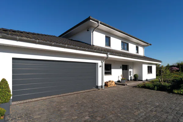 Antracietkleurige sectionaaldeur Barneveld | Hörmann