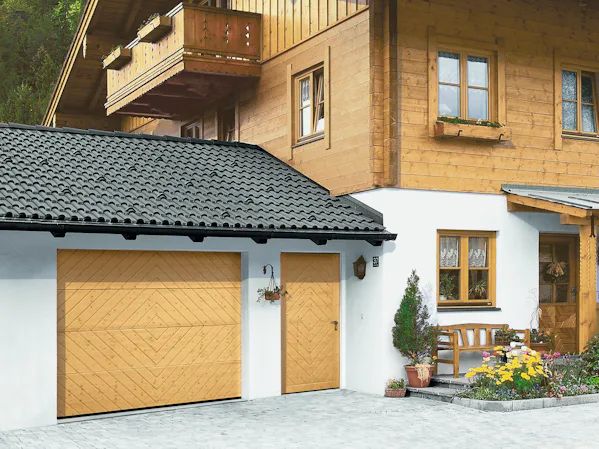 Houten garagezijdeur Hörmann