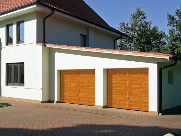 Houtkleurige garagedeuren Dongen | Hörmann