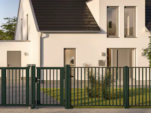 Vær- og regntett og lettstelte, laget av aluminium – ingen... Vær- og regntett og lettstelte, laget av aluminium – ingen maling påkrevdTilpasset Hörmanns grind i høyde, farge og designStolpe av galvanisert stålprofil med pluggfesteplate eller for innstøping i...