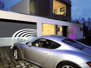 Mit unseren Garagentor-Antrieben fahren Sie auf Knopfdruck... Mit unseren Garagentor-Antrieben fahren Sie auf Knopfdruck bei Wind und Wetter geschützt in die Garage. Eine engergieeffiziente LED-Beleuchtung leuchtet Ihre Garage dabei hell und gleichmäßig aus....