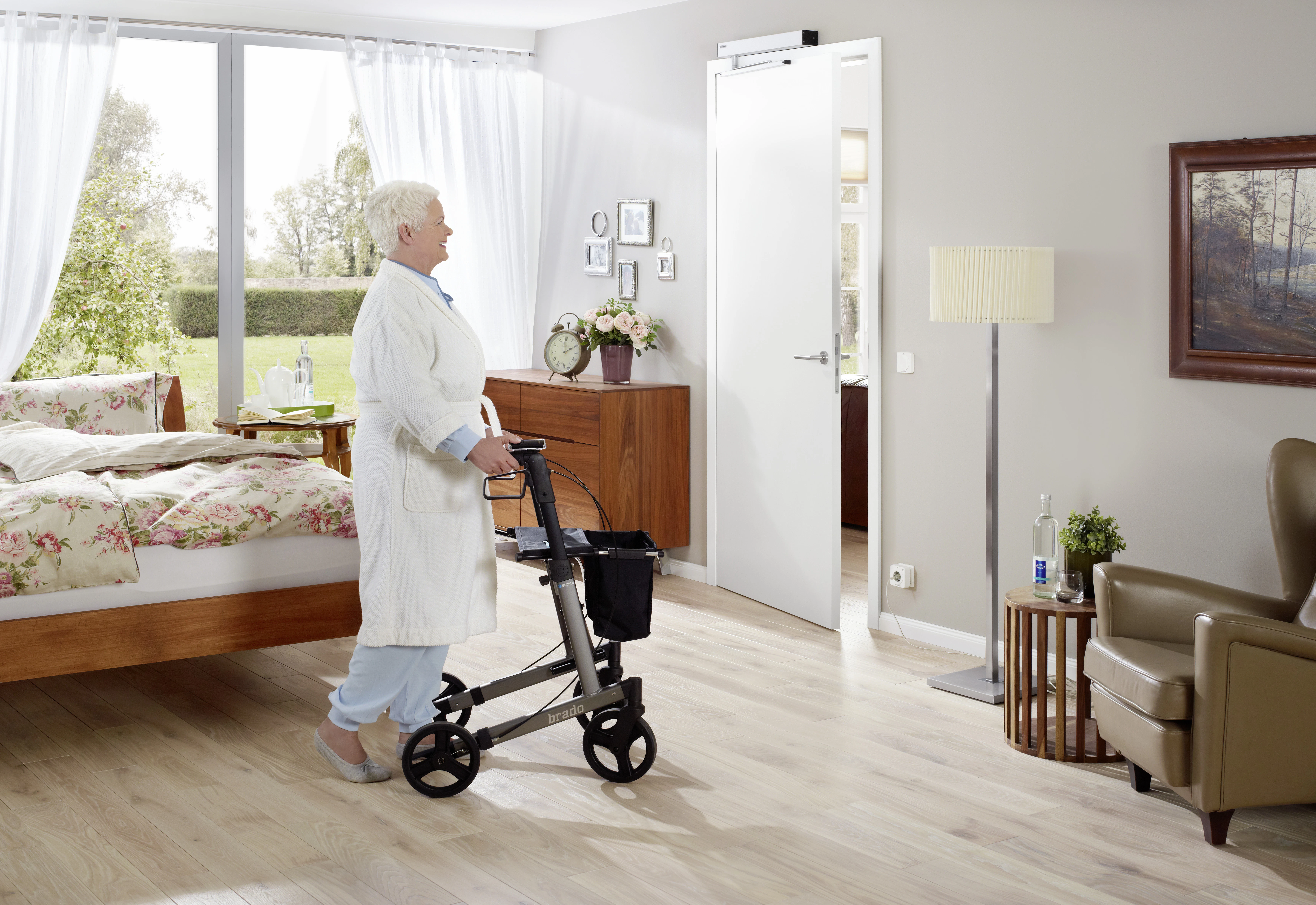 Aangepast wonen
Wilt u ondanks lichamelijke beperkingen... Elektrische deuropener voor aangepast wonen