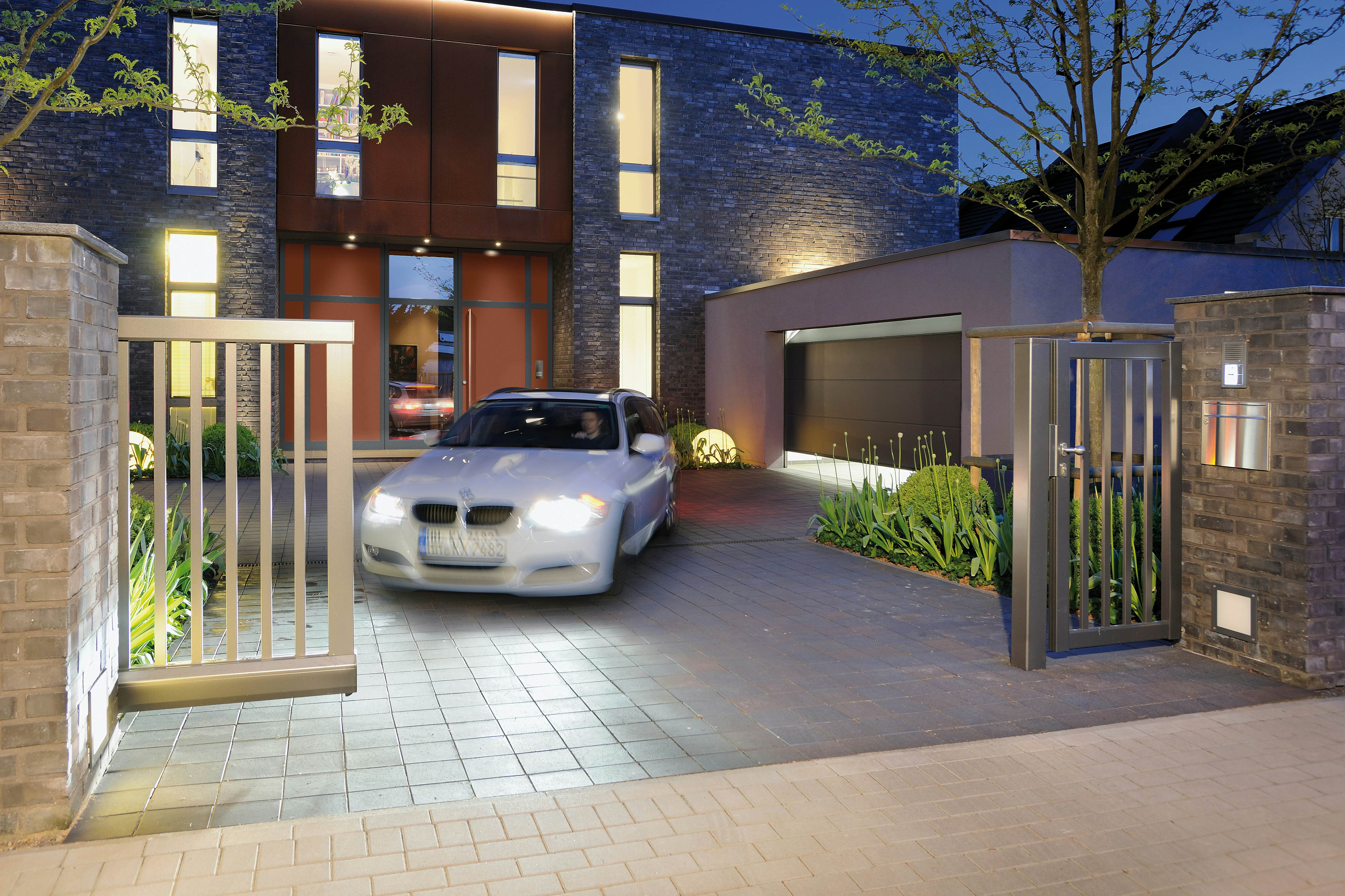 Antriebe Tor- und Türantriebe für mehr Komfort und Sicherheit