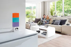 Comfortabel bedienen vanaf de bank | Homee Smart Home centrale Comfortabel bedienen vanaf de bank | Homee Smart Home centrale
