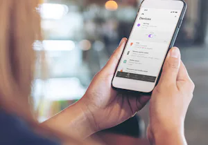 Frister det med å installere Smart Home løsninger i huset,... Frister det med å installere Smart Home løsninger i huset, eller har du kanskje flyttet inn i et hus med slike løsninger allerede?
Da kan det være lurt å velge en garasjeportåpner som kan snakke med...
