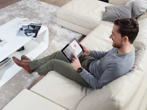 Smart Home-systeem "Made in Germany" Lokale gegevensopslag... Smart Home-systeem "Made in Germany" Lokale gegevensopslag zonder cloud Eenvoudige installatie en bediening via app of spraakbesturing Gecertificeerd en bijzonder veilig Hörmann-radiosysteem...