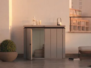Geschützte Aufbewahrung von Terrassen- und... Geschützte Aufbewahrung von Terrassen- und BalkonzubehörSchneller Zugriff auf häufig genutzte Utensilien direkt am AufenthaltsortOptische Aufwertung von Balkon oder Terrasse durch modernes...