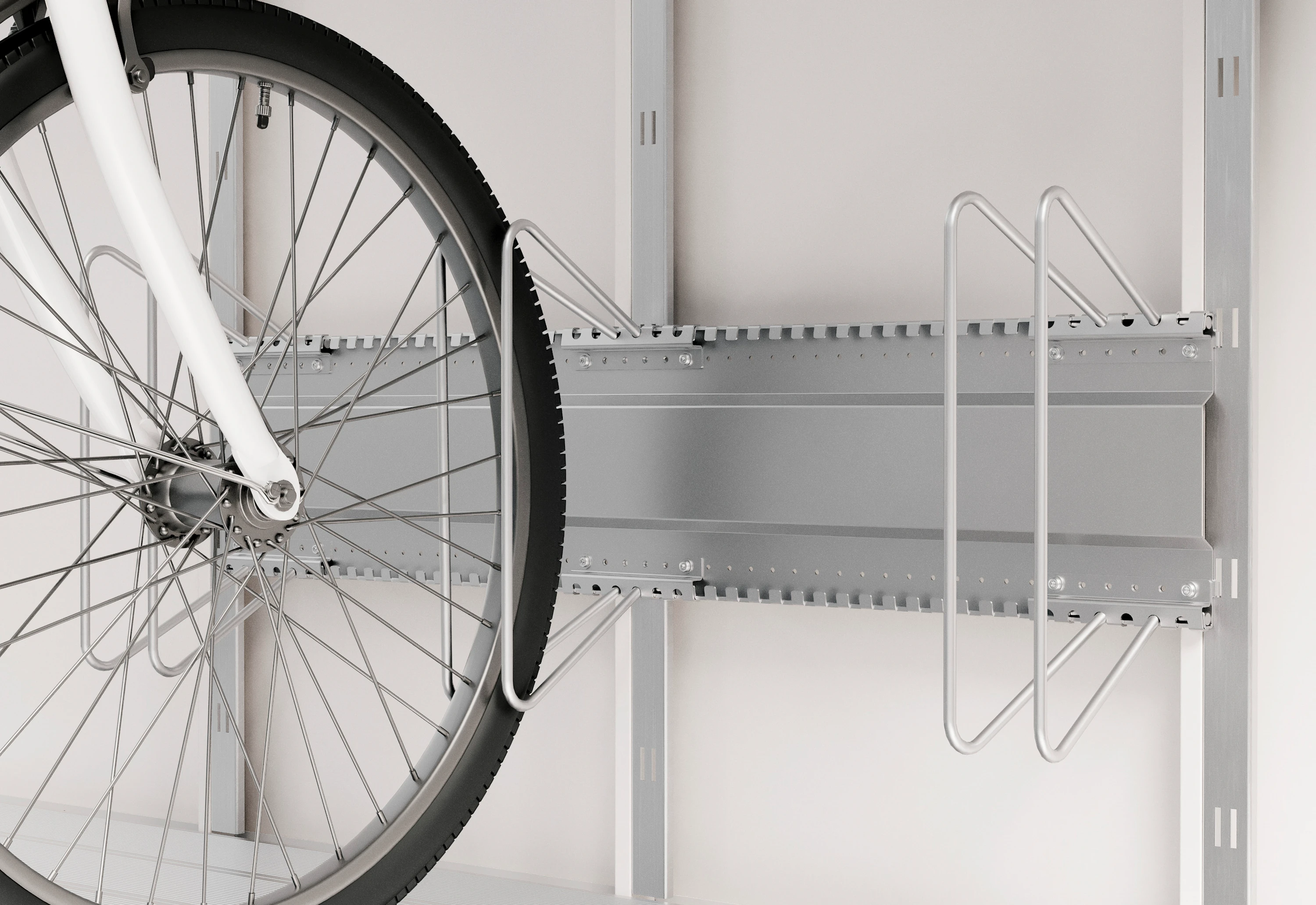 Horizontálny stojan na bicykle
Stojan na bicykle je... Horizontálny stojan na bicykle
Stojan na bicykle je dostupný v rôznych dĺžkach. Rozostup držiakov je možné flexibilne prispôsobiť šírke plášťov. V stojane možno uložiť bicykle s hmotnosťou do 40 kg. 