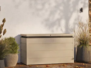 Hochwertige Aufbewahrung von z. B. Kissen, Spielsachen,... Hochwertige Aufbewahrung von z. B. Kissen, Spielsachen, Garten- und TerrassenutensilienRobuste und langlebige Konstruktion aus Metall Witterungsbeständig, regenwasserdicht und UV‑beständigSchnelle...