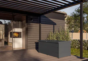 Auch Terrasse und Holzflächen sollten vor dem Winter... Auch Terrasse und Holzflächen sollten vor dem Winter gründlich gepflegt werden. Entfernen Sie Laub und Schmutz, reinigen Sie die Fugen und prüfen Sie die Terrassenüberdachung sowie Markise auf...