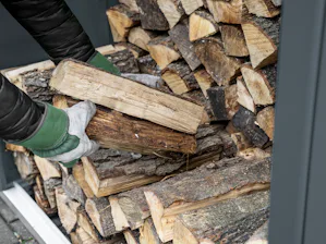 Sie benötigen einen trockenen und sicheren Platz für Ihr... Sie benötigen einen trockenen und sicheren Platz für Ihr Kamin- und Ofenholz? Kaminholzregale von Hörmann bieten Ihnen die perfekte Lösung für eine grosse Menge Holz. Sie lassen sich auch optimal mit...