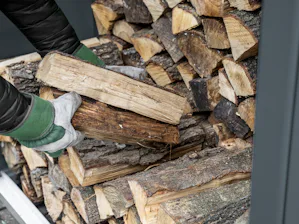 All our Hörmann Berry firewood racks are constructed from... All our Hörmann Berry firewood racks are constructed from metal. And there are good reasons for this: In contrast to a wooden firewood rack, the hot-galvanized, dimensionally stable and powder-coated...