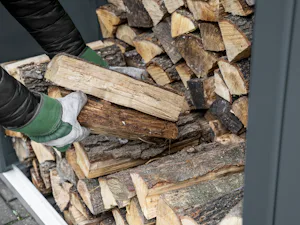 Heeft u een droge en veilige ruimte voor uw brandhout nodig?... Heeft u een droge en veilige ruimte voor uw brandhout nodig? Brandhoutrekken van Hörmann bieden u de perfecte oplossing voor grote hoeveelheden hout. Ze kunnen ook optimaal met Berry-tuinbergingen...