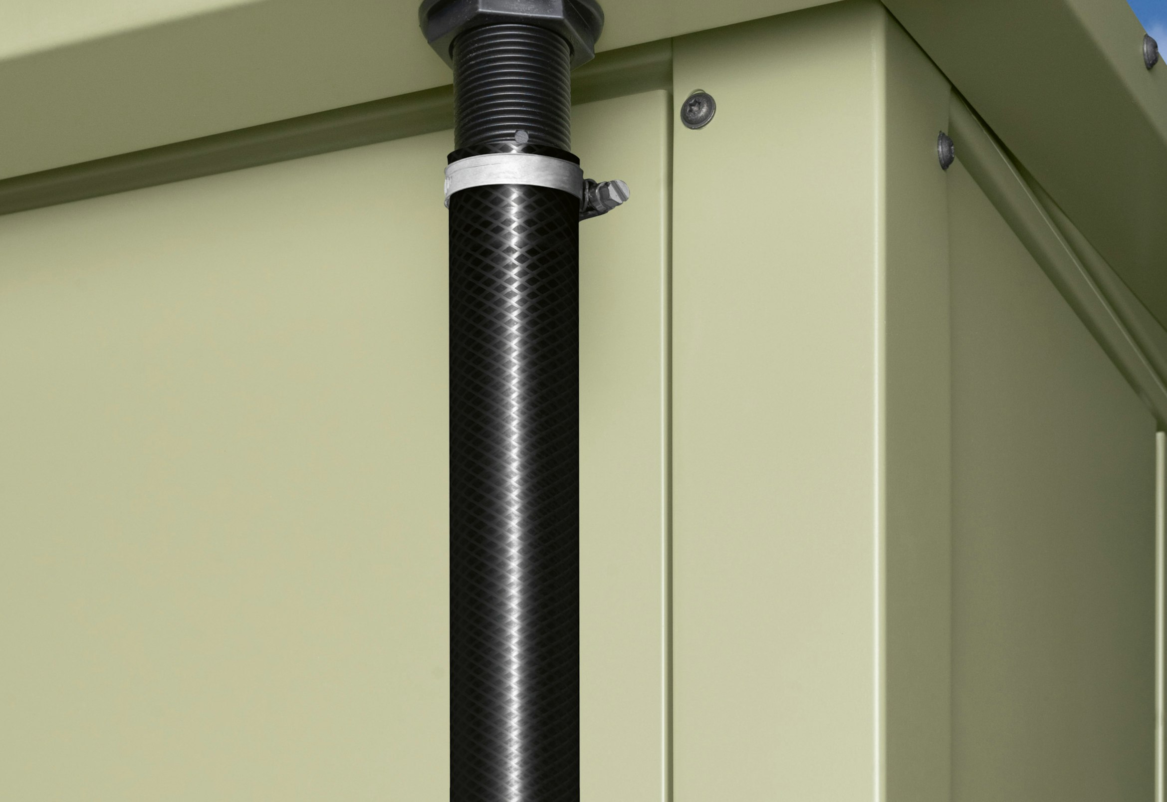 Tube set
With the optionally available tube set, you can... Tube set
With the optionally available tube set, you can direct the rainwater straight into a rain barrel, for example.