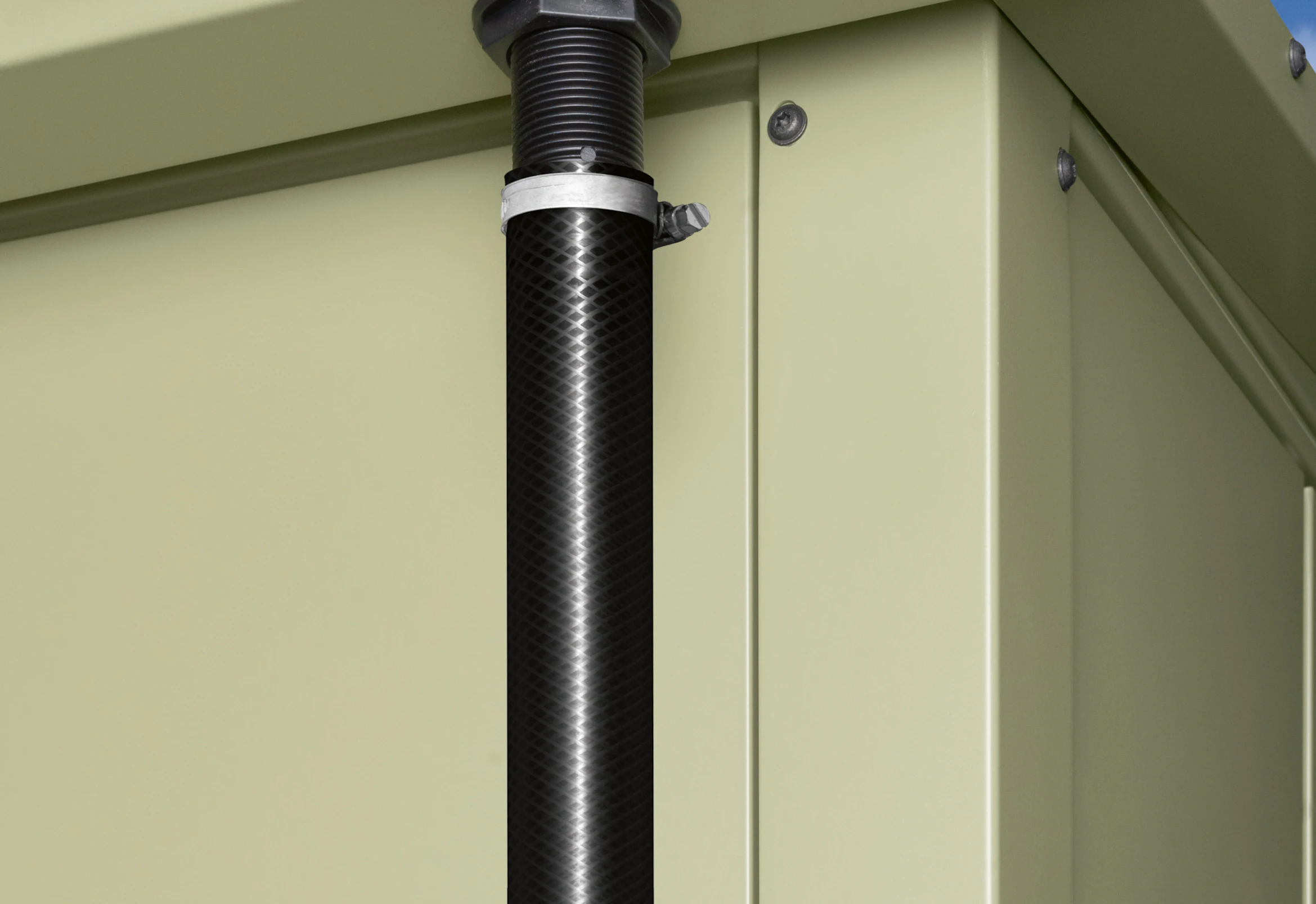Drain tube set
With the optionally available tube set, you... Drain tube set
With the optionally available tube set, you can direct the rainwater straight into a rain barrel, for example.