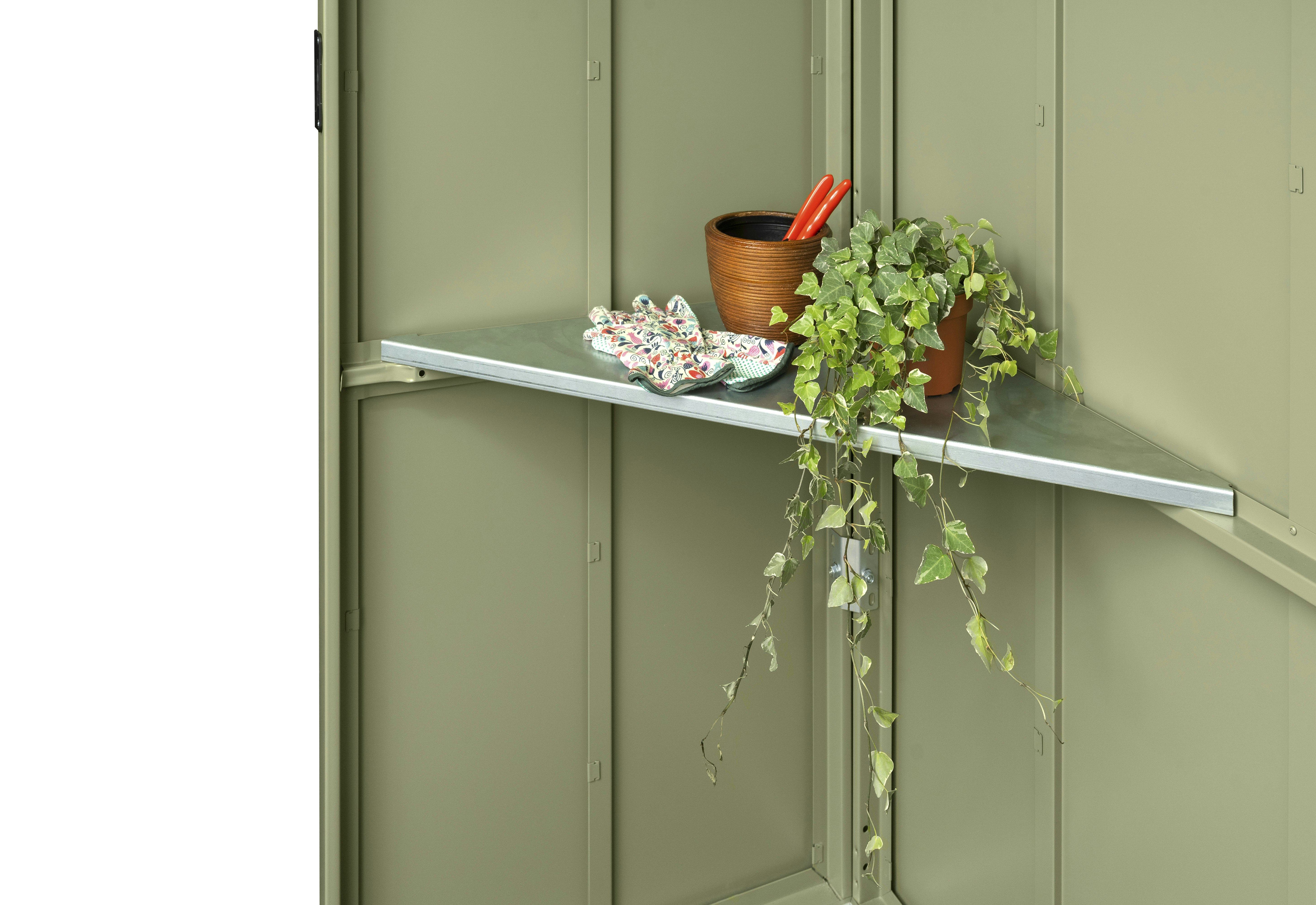 Corner shelf
The corner shelf can be fastened in the... Corner shelf
The corner shelf can be fastened in the corners of the tool shed and provides a practical storage option.