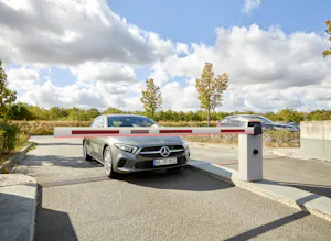 Fluidité du trafic et espace disponible : une barrière peut... Fluidité du trafic et espace disponible : une barrière peut ralentir la circulation lors des périodes de forte affluence. Les véhicules doivent s’arrêter pour être identifiés. Il convient donc de...