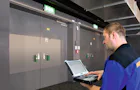 Sicher ist besser: Kraftbetätigte Industrietore müssen regelmäßig von einer sachkundigen Person geprüft werden.