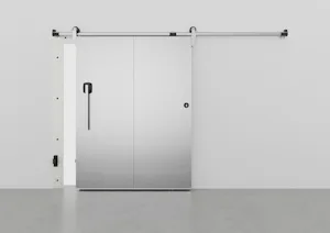 Isolatiedeuren voor Onze HID-80 scharnierende isolatiedeuren voor koelruimtes en HIS-80 schuifdeuren voor koelruimtes zijn ontwikkeld voor toepassingen tot 0 °C. Beide deuren hebben een 80 mm dik deurblad dat is geschuimd met polyurethaan (PU).