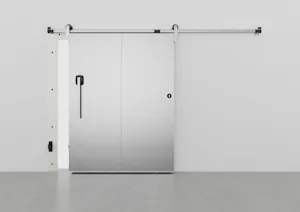 Isolatiedeuren voor Onze HID-80 scharnierende isolatiedeuren voor koelruimtes en HIS-80 schuifdeuren voor koelruimtes zijn ontwikkeld voor toepassingen tot 0 °C. Beide deuren hebben een 80 mm dik deurblad dat is geschuimd met polyurethaan (PU).