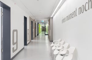 En tant que spécialiste des huisseries fort d’une expérience... En tant que spécialiste des huisseries fort d’une expérience de plusieurs décennies, Hörmann répond à vos souhaits et réalise également la solution particulière pour chaque situation dans la...