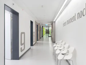 La gamme d’huisseries en acier Hörmann offre des solutions... La gamme d’huisseries en acier Hörmann offre des solutions optimales pour le montage sur parois massives et cloisons sèches, en tant qu’huisserie de porte, de fenêtre ou de passage avec un arc bombé...