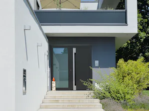 Een nieuwe voordeur moet bijzonder zijn. Deze moet bij de... Haustür Eingang
