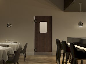 HPL-Pendeltür HPL-180 mit Flachprofil und optional erhältlichem Edelstahl-Rammschutz Pendeltüren aus Polyethylen (PE), Edelstahl, Holz oder HPL-Kompaktplatten kommen überall dort zum Einsatz, wo es auf einen schnellen und einfachen Durchgangsverkehr ankommt. Beispielsweise dann, wenn...