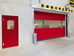 Combinaison optimale : porte va-et-vient PE HPP-180 pour passage piétons et une porte rapide souple V 5030 Hörmann Les portes va-et-vient en polyéthylène (PE), acier inoxydable, bois ou panneaux compacts HPL sont utilisées partout où un passage rapide et sans difficulté est important. Par exemple, lorsque la...