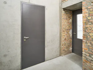 Schallschutztüren Lärm mindert nicht nur die Konzentrationsfähigkeit, sondern kann Stress auslösen und dauerhaft krank machen. Deshalb ist es wichtig, den Lärm dort, wo er entsteht, so gut wie möglich zu dämmen....