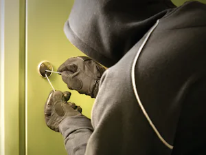Sicherheitstüren Sicherheit geht vor!
Einbruchhemmende Türen von Hörmann werden seit 1999 nach den europäischen Normen DIN ENV 1627 bis 1630 geprüft und zertifiziert. 2-flügelige Sicherheitstüren in der...