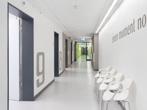 Zargen müssen vielfältigen funktionellen und gestalterischen... Zargen müssen vielfältigen funktionellen und gestalterischen Anforderungen gerecht werden. Als Zargen-Spezialist mit jahrzehntelanger Erfahrung bietet Hörmann ein ebenso umfangreiches wie vielfältiges...