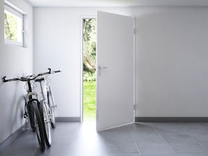 Qu’il s’agisse d’une construction ou d’une rénovation,... Qu’il s’agisse d’une construction ou d’une rénovation, Hörmann vous propose la porte adaptée à chaque pièce de la maison. Portes de sécurité pour l’accès à la cave ou au garage, portes coupe-feu pour...