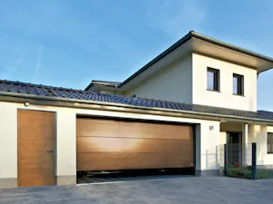 Les portillons indépendants sont toujours très pratiques... Les portillons indépendants sont toujours très pratiques lorsque vous voulez sortir rapidement des objets du garage sans ouvrir la porte. Ou lorsque votre deuxième véhicule est garé juste devant la...