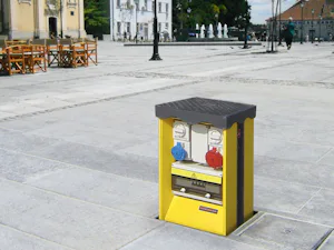 Les places publiques et les sites événementiels en ont... Les places publiques et les sites événementiels en ont besoin : l’alimentation en eau, électricité, air comprimé et les prises téléphone. Nous vous livrons pour cela deux versions adaptées aux besoins...