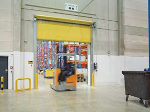 Hörmann Schnelllauftore erreichen hohe... Hörmann Schnelllauftore erreichen hohe Öffnungsgeschwindigkeiten von bis zu 2,5 m/s sowie Schließgeschwindigkeiten von bis zu 0,8 m/s. Deswegen kommen sie überall dort zum Einsatz, wo Arbeitsabläufe...