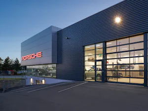 Autobranche Industriële sectionaaldeuren voor de autobranche | Hörmann