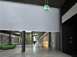 Protipožarne zavese FlexFire so tekstilne rešitve, ki v... Protipožarne zavese FlexFire so tekstilne rešitve, ki v primeru požara v nekaj sekundah zaprejo velike odprtine in učinkovito preprečujejo širjenje ognja na sosednja območja. Primerne so za objekte z...