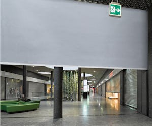 FlexFire od spoločnosti Hörmann je textilný protipožiarny... FlexFire od spoločnosti Hörmann je textilný protipožiarny záves na použitie pri výstavbe objektov a v priemyselnej oblasti. V prípade požiaru je pomocou neho možné zatvoriť veľké otvory v priebehu...