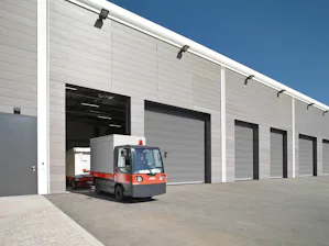 Industrijska navojna vrata Hörmann iz aluminija in jekla so... Industrijska navojna vrata Hörmann iz aluminija in jekla so zasnovana z mislijo na učinkovitost. Zaradi preproste konstrukcije z malo komponentami zahtevajo minimalno vzdrževanje, kar jih naredi...