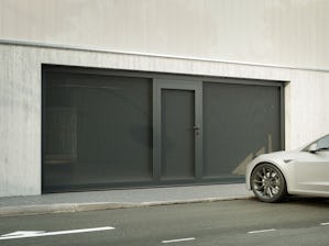 Ottimo rendimento, sicurezza duratura sia per il... Ottimo rendimento, sicurezza duratura sia per il funzionamento che per le persone e una particolare silenziosità anche alle alte frequenze sono le caratteristiche principali dei nostri portoni per...