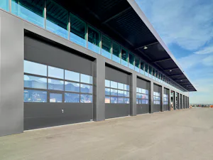 Fabrieken Ons assortiment deuren voor de productiesector beschermt uw goederen en biedt snelle toegang. De deuren zijn niet alleen geschikt voor verschillende afmetingen, maar ook ontworpen met het oog op een...