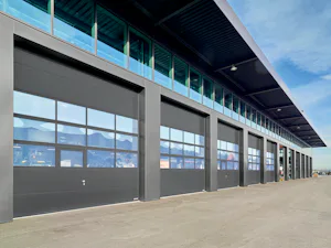 Les portes sectionnelles industrielles Hörmann de la série... Hörmann est la meilleure marque logistique pour les portes et les quais